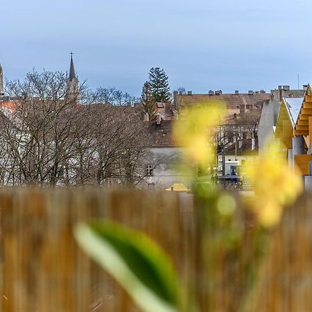 Market Apartman Sopron Buitenkant foto